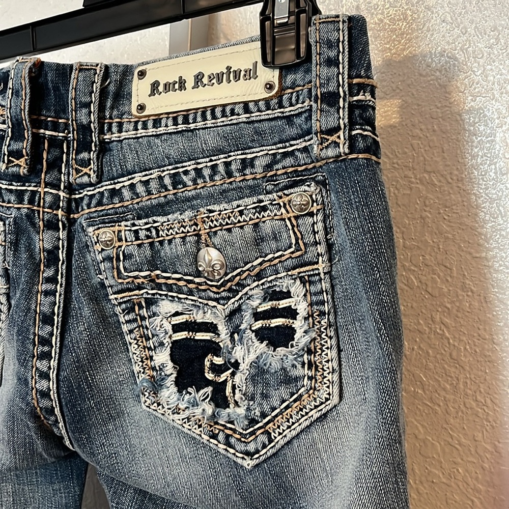 Rock Revival Bella Capri Jeans - Picture 3 of 10